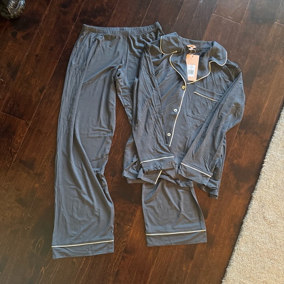 NEW WITH TAGS Eberjey Charcoal Pajama Set with White Trim - Picture 4 of 9